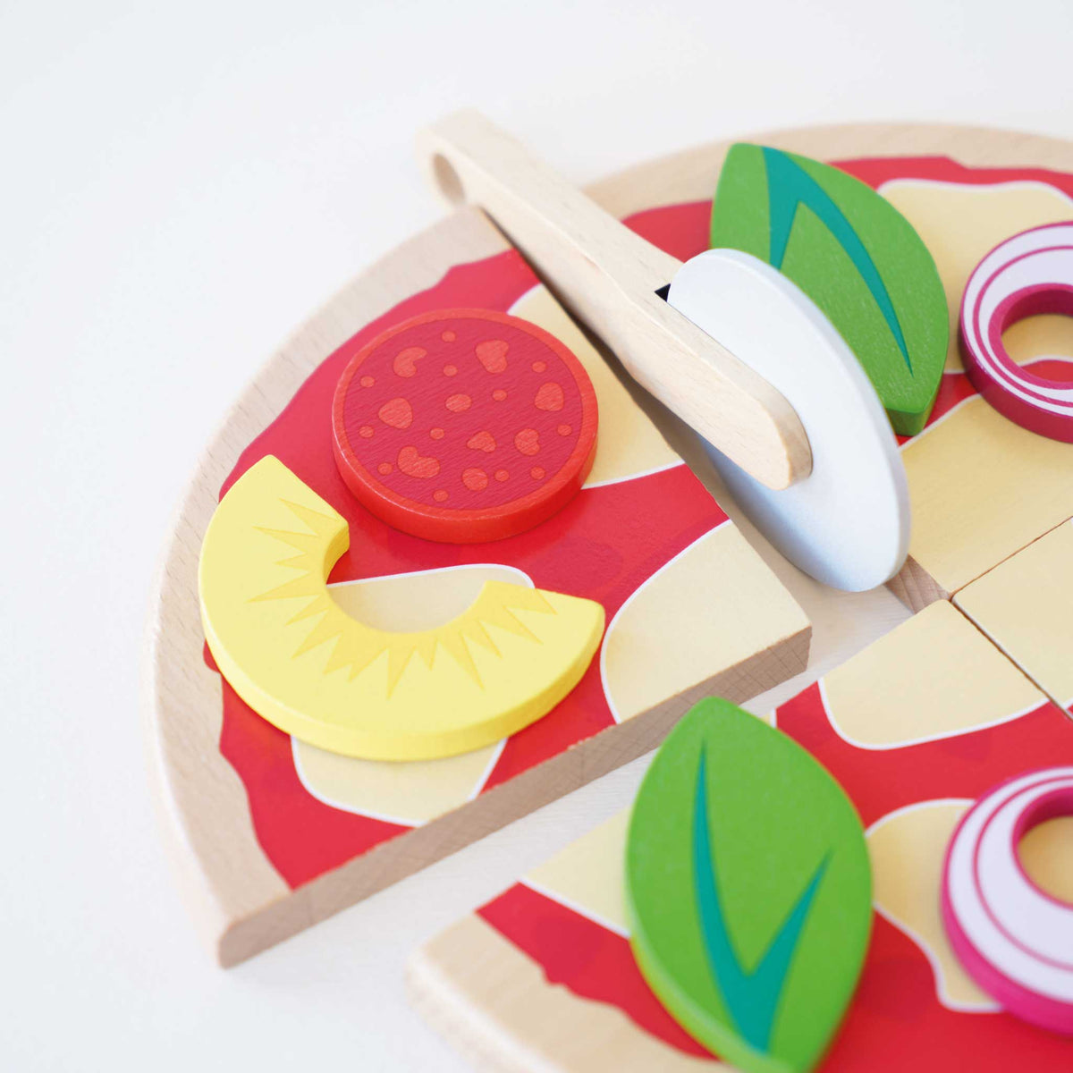 Le Toy Van Pizza and Toppings with Slice Cutter